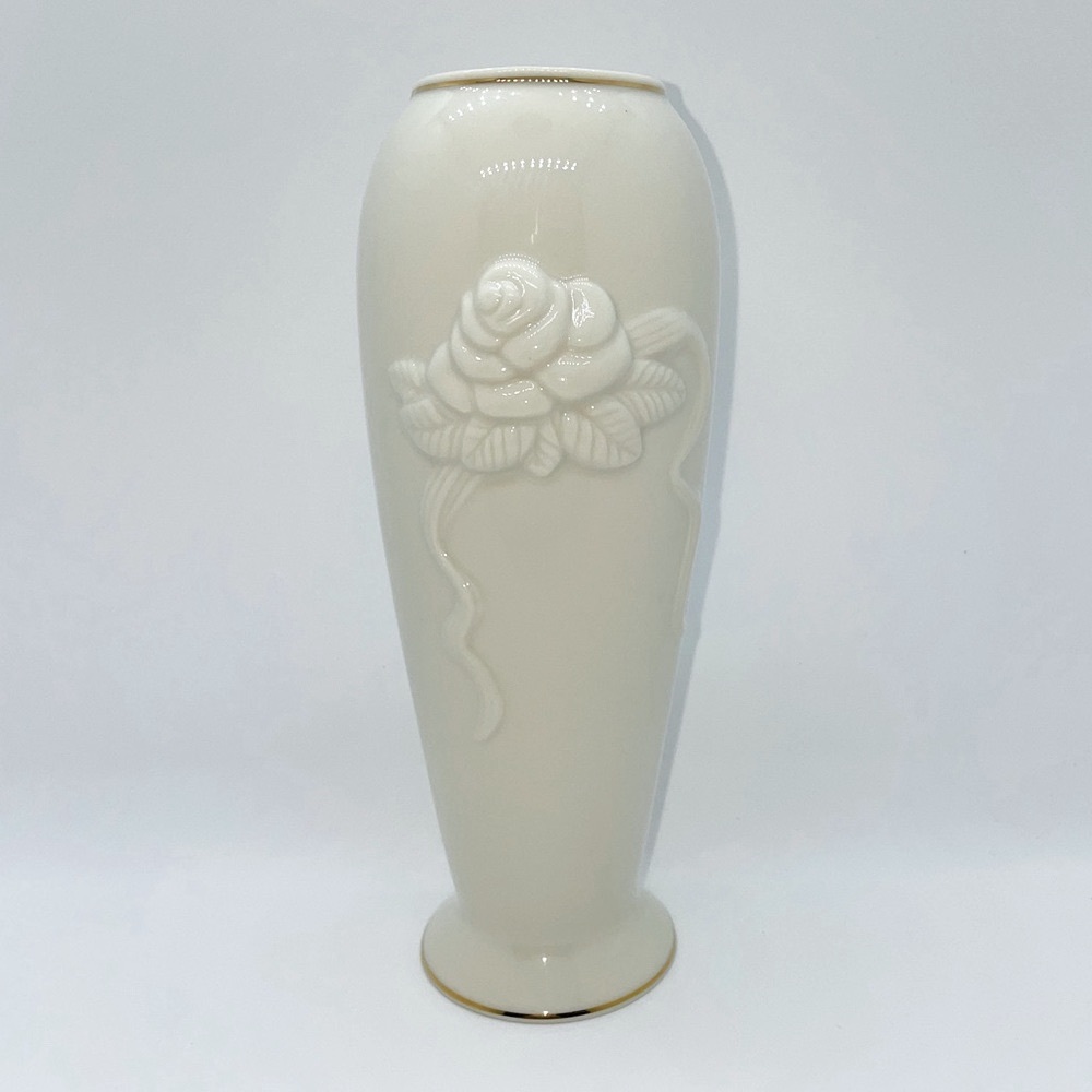 Lenox Fine China Rose Blossom Bud Vase, 24K Gold Trim, Classic Ivory 7.25”H, EUC